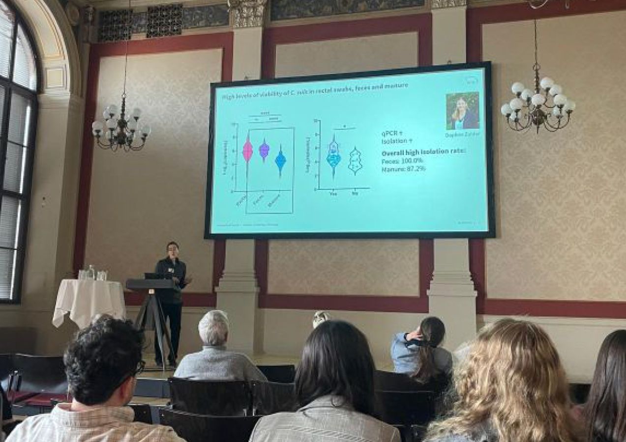 Hanna Marti presenting approaches to predict the viability of human and veterinary chlamydiae.